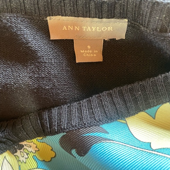 Ann Taylor Navy Silk Panel Floral Print Button Up Cardigan Sz S Like New! - Picture 3 of 4